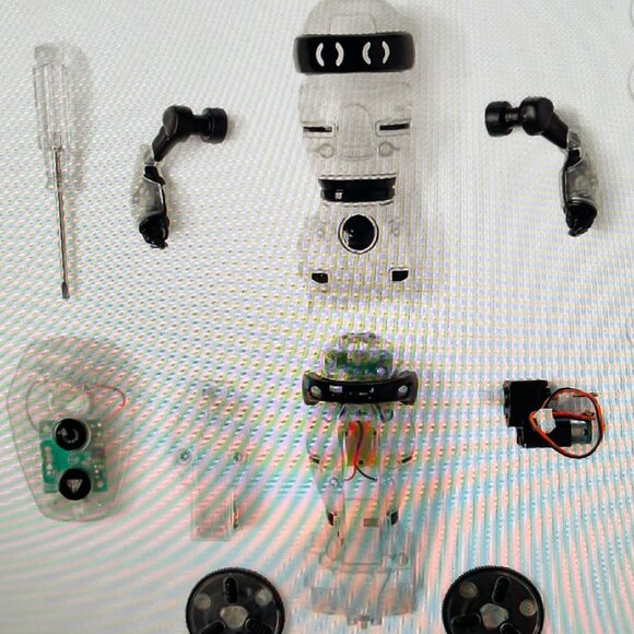 Perfect For Junior Engineers This Kit Provides a Fun Hands-On Approach - Picture 3 of 9